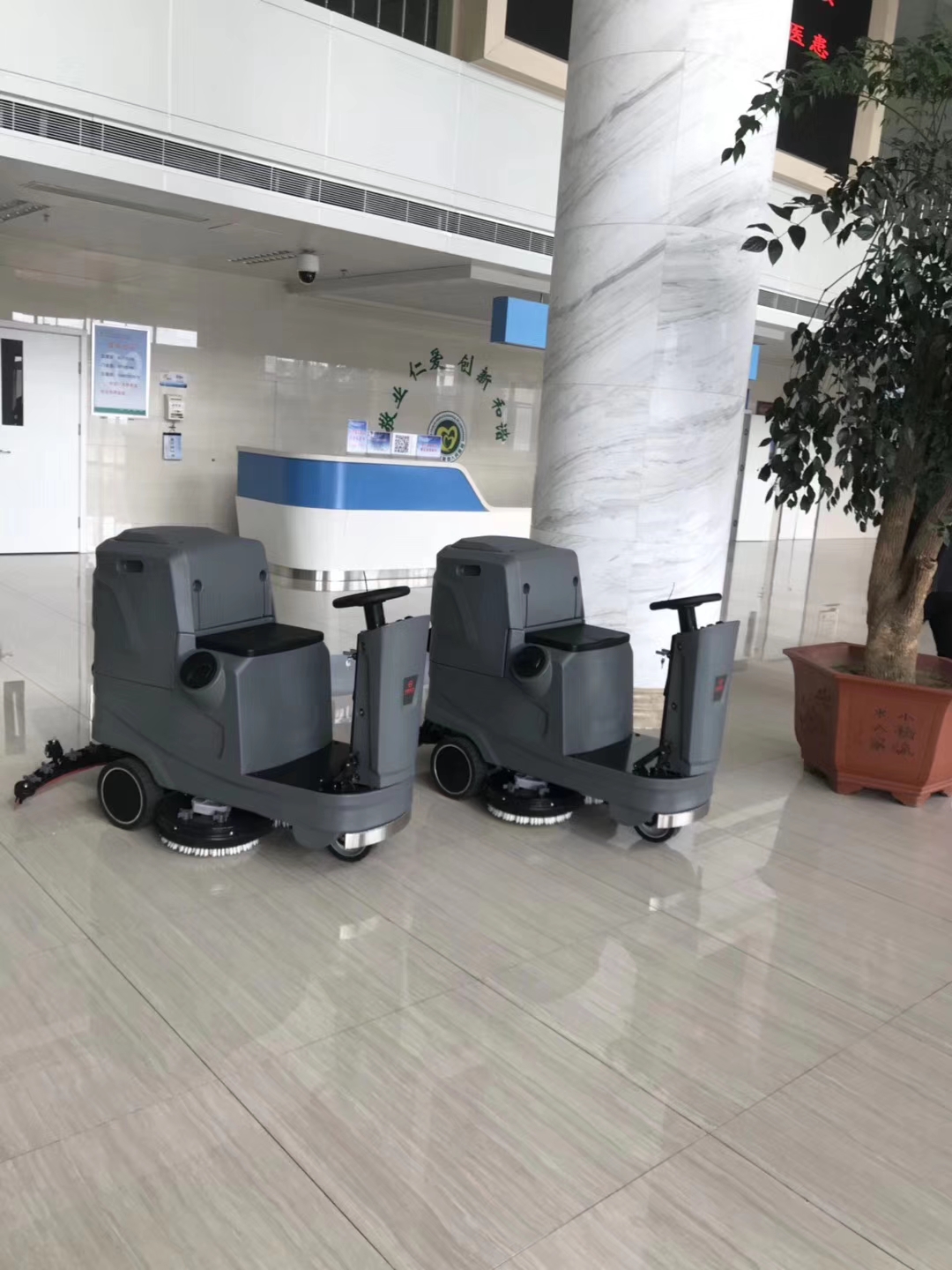 必一B-Sports驾驶式洗地机