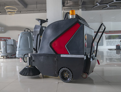 小型扫地车